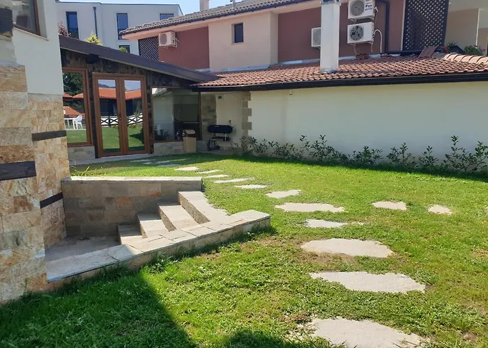 ракшиева къща Nyaraló *